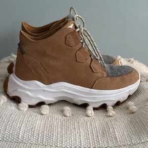 Sorel Kinetic Breakthru Caribou Waterproof Boots Women's sz 8.5